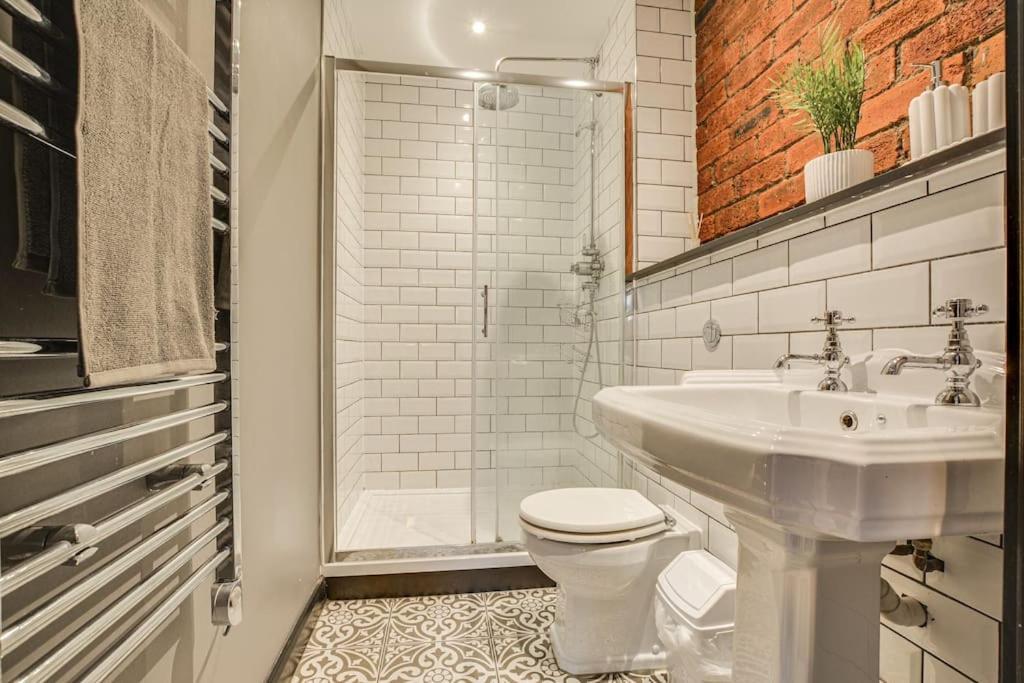 New York Apartments Лийдс Екстериор снимка