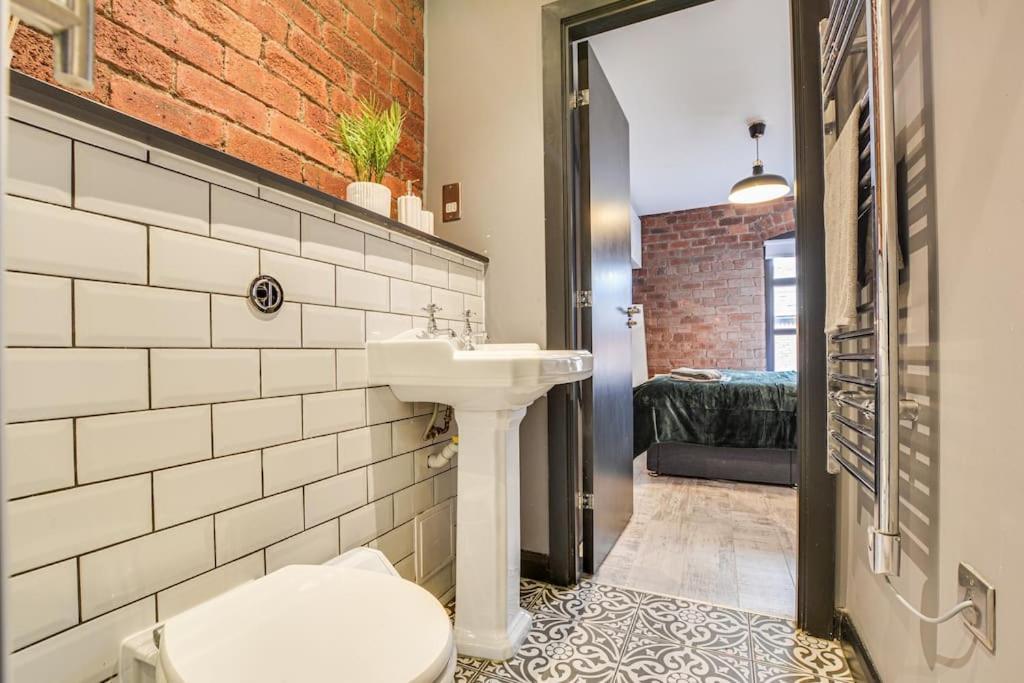 New York Apartments Лийдс Екстериор снимка